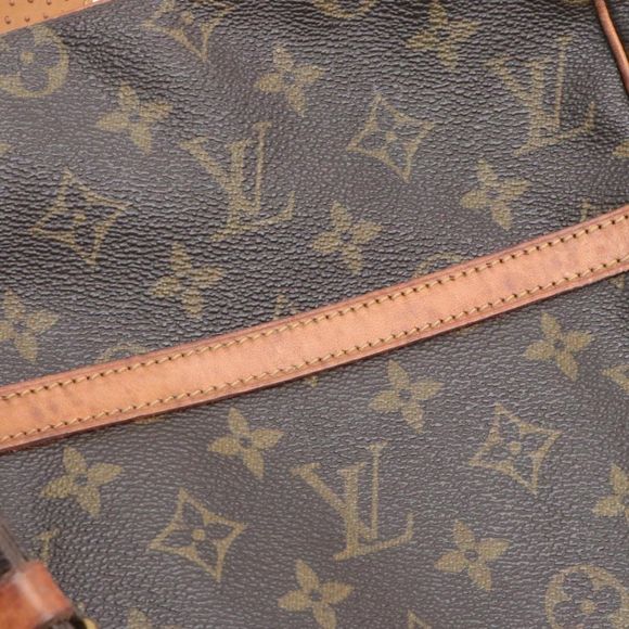 LOUIS VUITTON Danube GM Crossbody in Monogram Canvas and Vachetta Leather - Picture 6 of 12